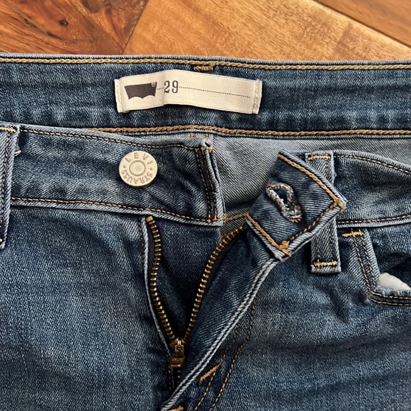 Levi’s Custom Cut Ankle Step Fray Jeans - Picture 7 of 10